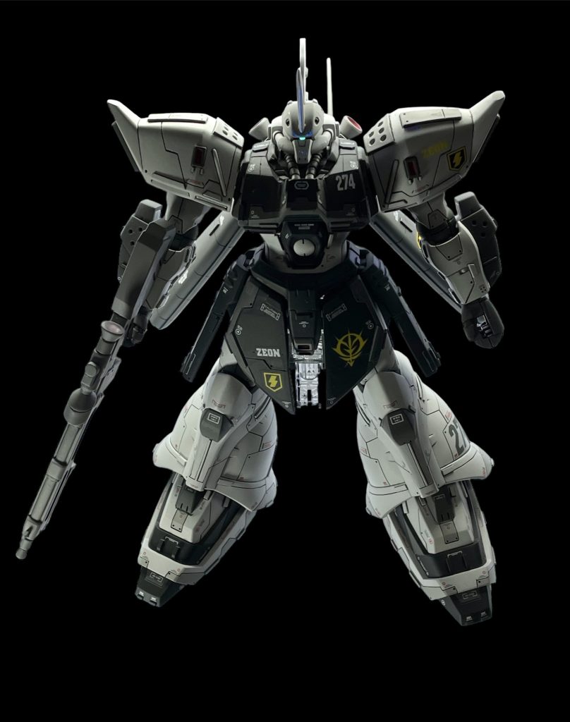 やや逆光で。新しく買ったUVライト光ってほしいとこだけぴかってくれるから好きです。あら・・スタンドがまだ残ってた。