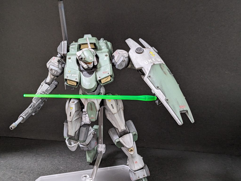 近接兵装は、ビームサーベルのままです。