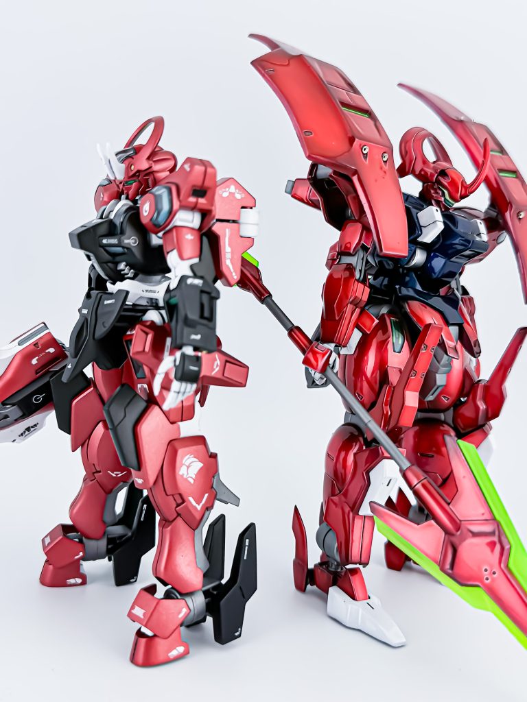 以前制作したダリルバルデと。あっちはウレタンでつやつやにしているし赤もかなり赤いのがわかると思います。最後まで見ていただきありがとうございました!