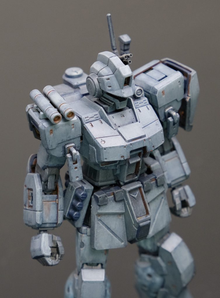 ラッカー塗装の後にシタデルで筆塗り。均一に塗るというよりは敢えて筆ムラを残すような感じで塗りました。