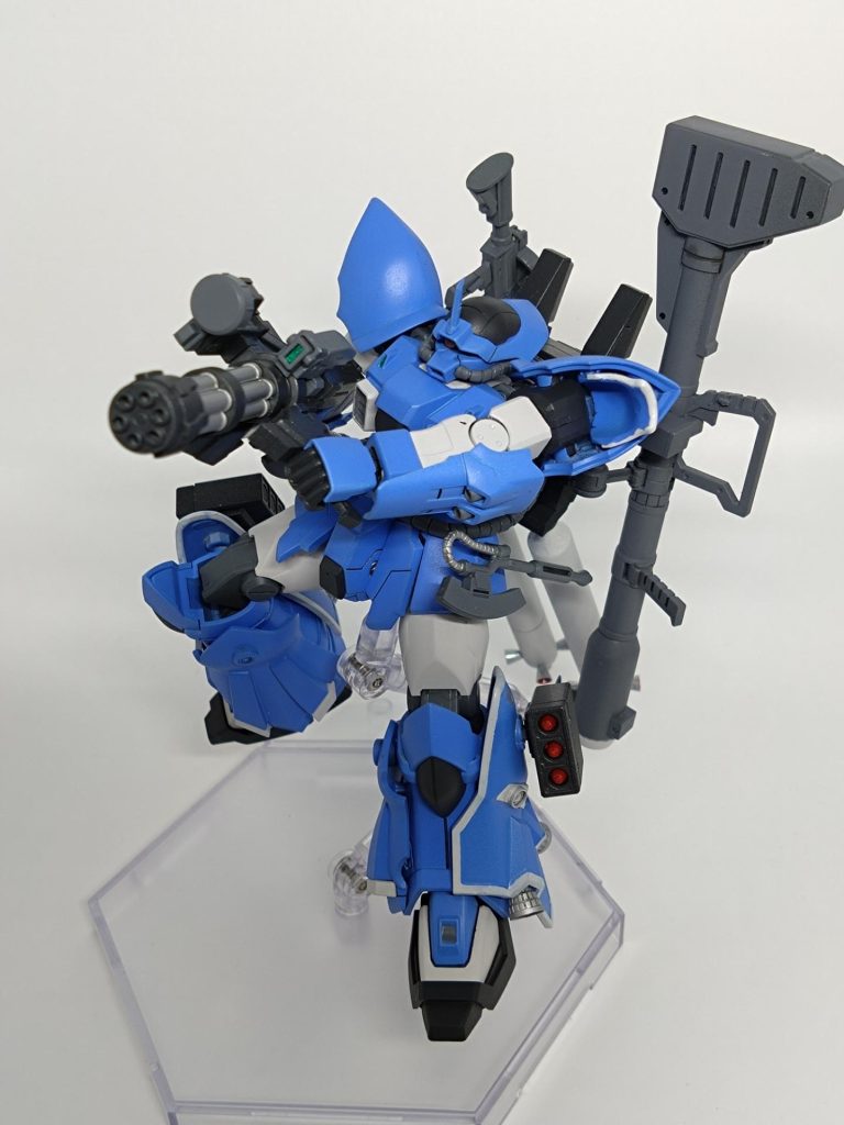 ガンプラバトル初心者が、初めて自分用にカスタムした機体という設定で、主人公よりも脇を固めるキャラをイメージしました。