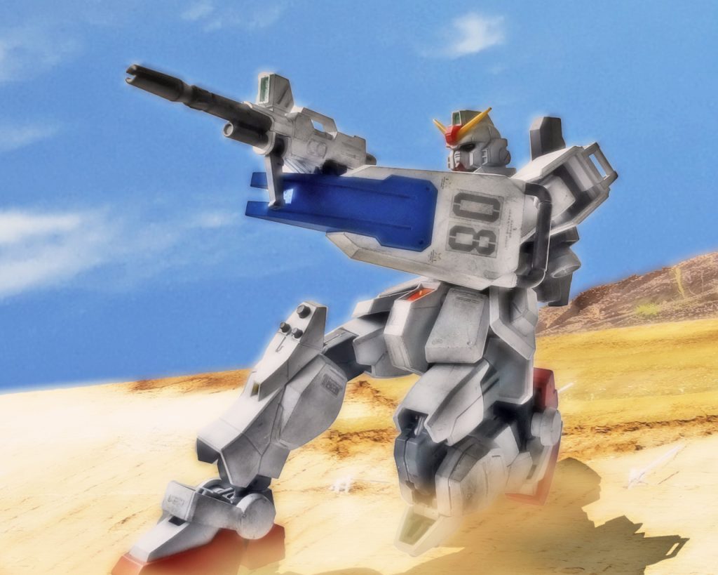 「つくづく世話の焼ける…」カレンの顔から頬を伝って一筋の汗が流れ落ちる。こちらの最大射程限界からの狙撃だ。カレンは相当な集中力を擦り減らした。グフの胴体を射抜けばシローも爆発に巻き込まれる為、ピンポイントで腕だけを狙う必要があった。「右腕がなくてもまだコイツがある!」オリバーは左腕の5連装マシンガンをひざまずくガンダムに向けた。そしてトドメとばかりにトリガーを引くが弾は発射されなかった。「ジャム(弾詰り)を起こしたか?!」何度もコントロールレバーのトリガーを引いても反応せずオリバーも決め手を失う。「運が良いな連邦のパイロット…」オリバーは他からも接近するMSを確認すると基地へ引き返した。