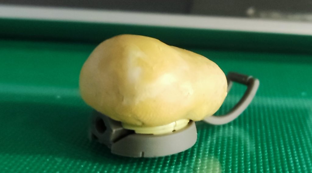 ひたすらパテをこねこねして形を作ってました