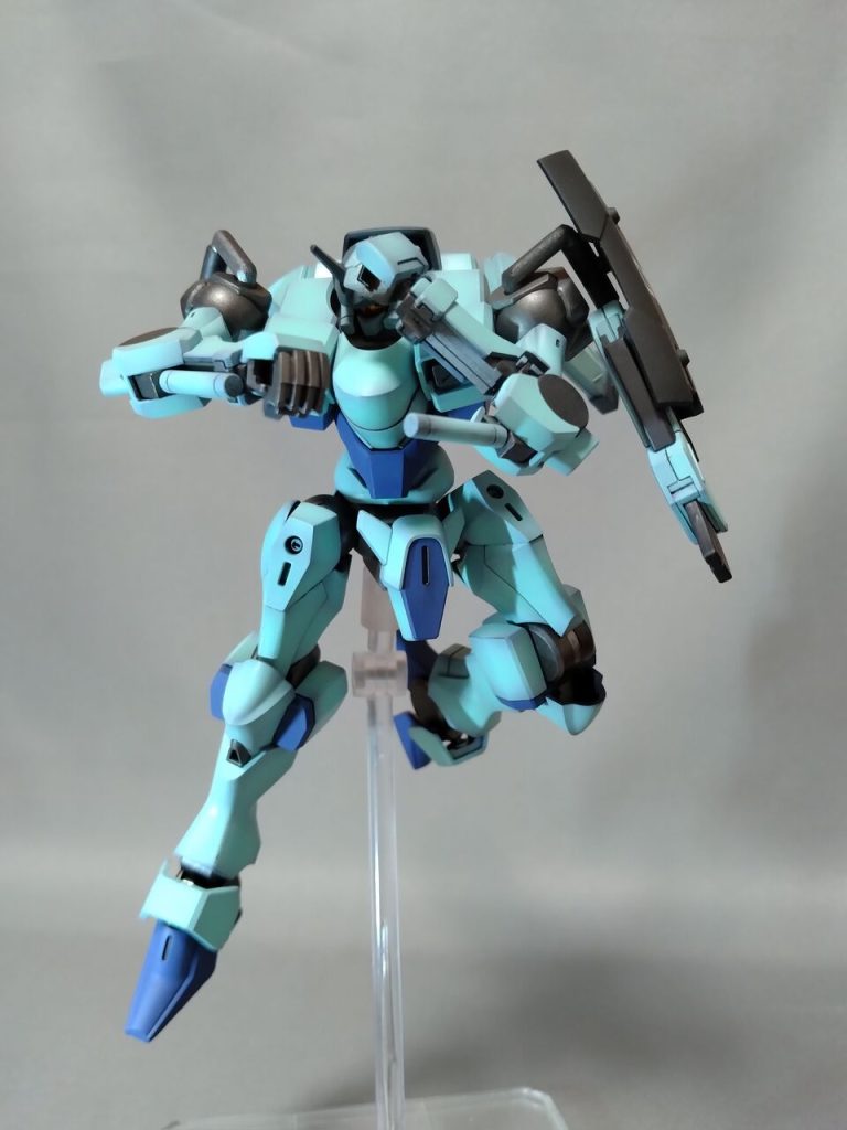 ロックしてある、爪は切り取りサーベルラックは可動化♪