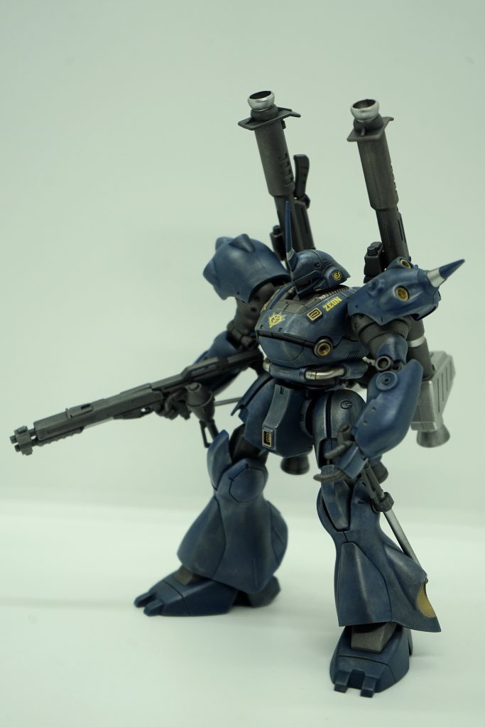 今回、メイン写真にいつもと違う角度の写真を使ってしまったので、アピール1にいつもの角度の写真です。メインカラーは、インディブルー70パーセント、スカイブルー15パーセント、GXレッドゴールド3パーセント、ネイビーブルー12パーセントほどで調色しています。また、バーニアにGXレッドゴールドをメインに調色したゴールドで塗り分けを行いました。 