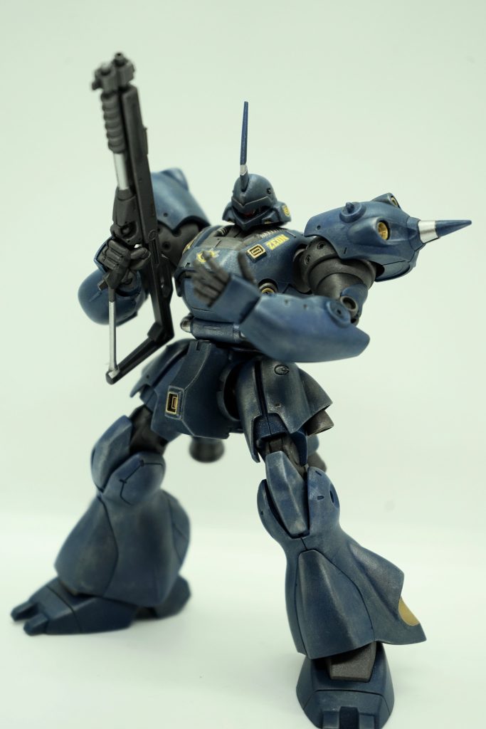 武装装備オフ、ショットガンのみケンプファーかなりマッシブな印象だったのですが、このキットだとフル装備でない時は割と細っちく見えますね。バトオペ2ではかなりお世話になっていますが、そちらにはフル装備で来てくれて助かりました。