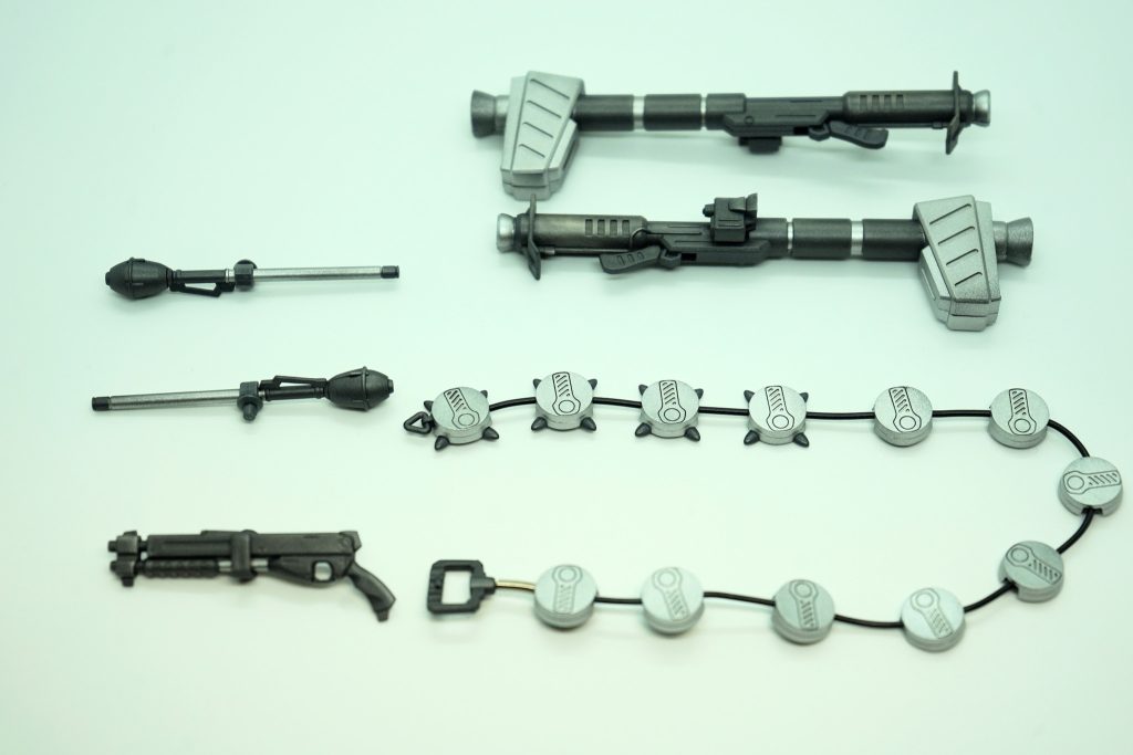 武装類全武器塗り分けを行っています。黒鉄色、シルバー、アイアン、スターブライトシルバーなどで塗り分けを行いました。