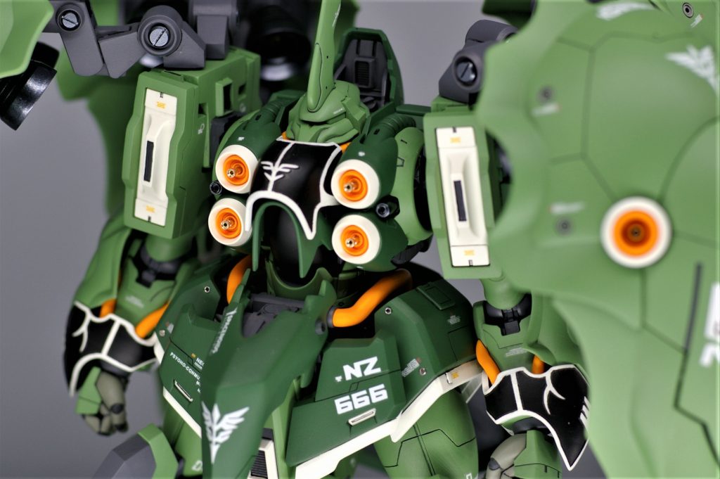 アバウト塗装レシピ:グリーン1 クレオス312 50% 同175 50% グリーン2 クレオス6 40% 同16 40% 同605 20% 同175同シアン少々 つま先・ヒザクレオス331 コブシクレオス60 白部分フィニッシャーズアイボリーホワイト オレンジクレオス58 80% 同173 20% フレームメカサフヘビー コート外装ガイアEx10 フレームガイアEx09