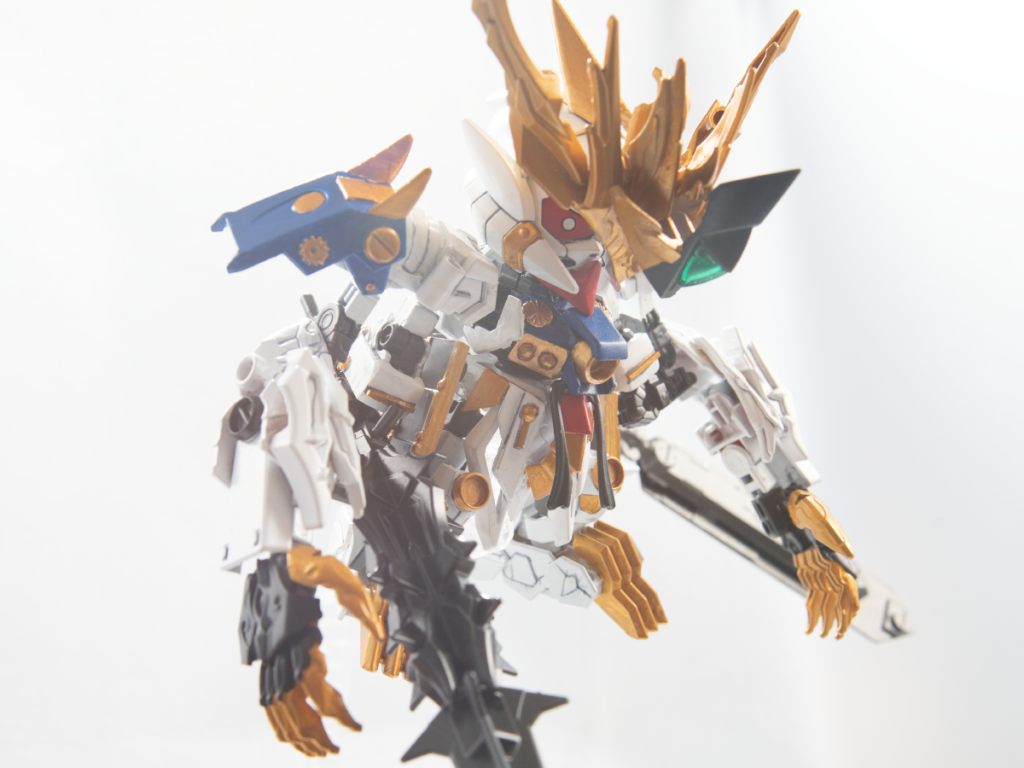 目のシールは今回ももちろんオリジナル。真っ赤な血に染まった三日月の瞳をイメージ。左目は鉄機武者の目、右目はキレ目になっています。上手く両目が写っている写真も撮ればよかった……