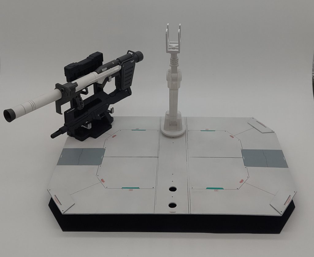 台座塗装後、おまけでウェポンベースつきアレックスの武器を鎮座してみました。