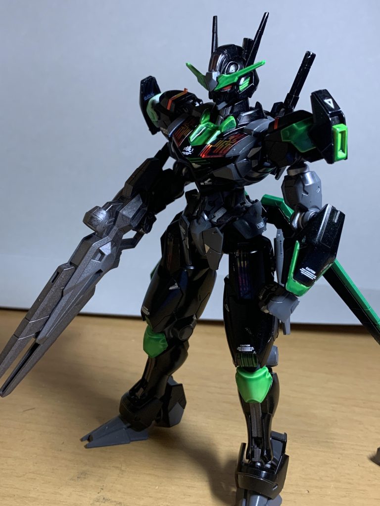 ビットオンステイヴ機体全体にガンビットを装着し、防御性及び機動性を最大限に獲得。
