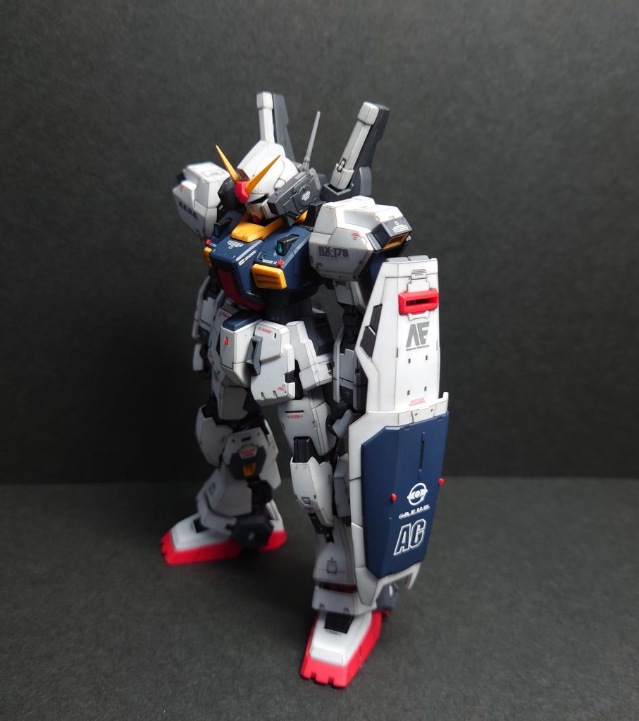 マッシブなプロポーションでかっこいいのでそのまま素直に製作しました。