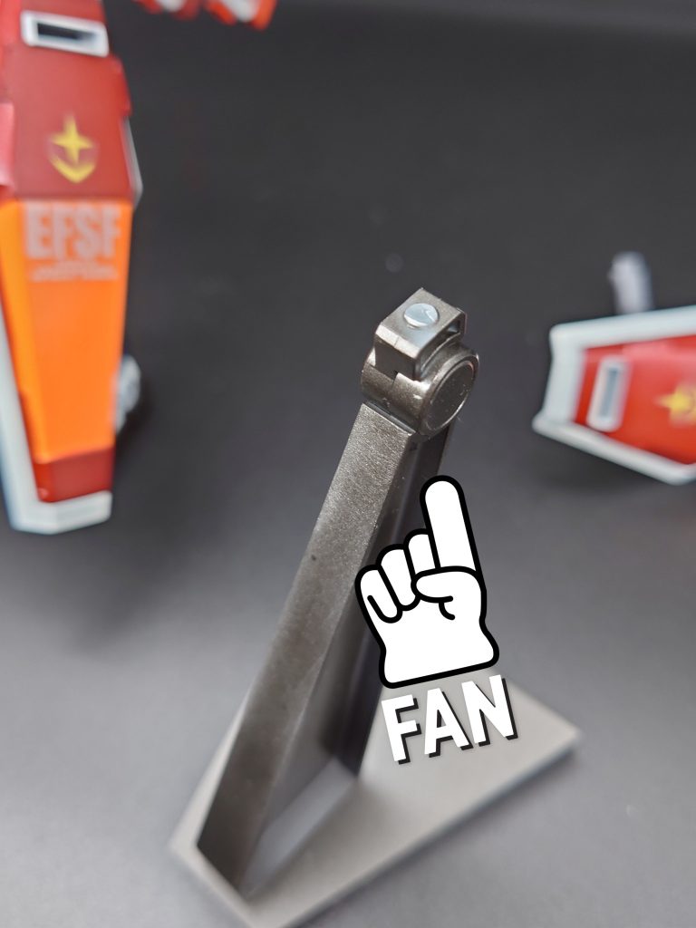 いろいろポージングして遊んでたら、台座の根本ポッキリ逝っちゃいました(汗)　あとで真鍮線で修理しときます(;´д｀)ﾄﾎﾎ…