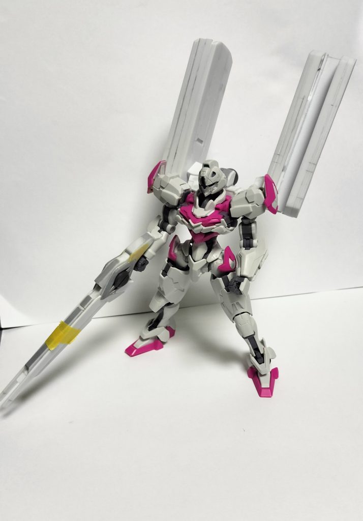 ミサイルポッドの可動確認時です。ヘタレないように強度も高めています。