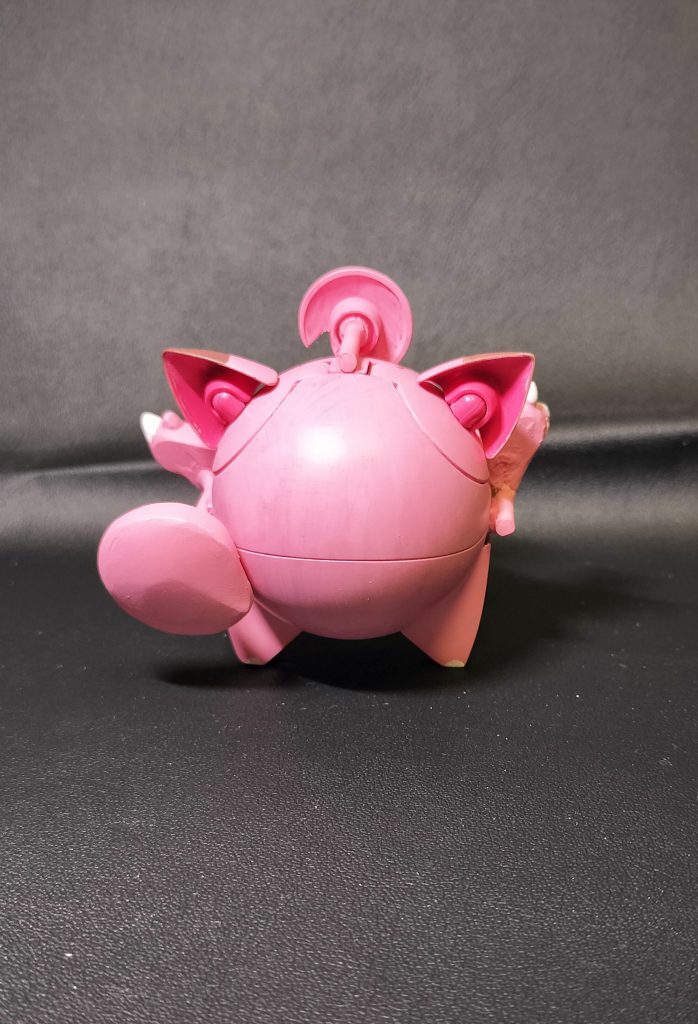 後ろ姿。目鼻口は描いちゃったので戻せないですが、それ以外のパーツはモモハロに戻せるように差し替え可能になってます。あくまでコスプレなので、作り物感というかハリボテ感を残してます。