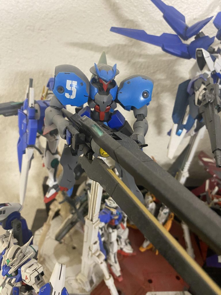 GNZ-09 OrionThis is a high performance mobile suit that's powered by a gn drive tau. It is on par with the gundams as far as performance goes. It's equipped with the gn mega launcher, gn beam sabers, gn vulcans, escape pod