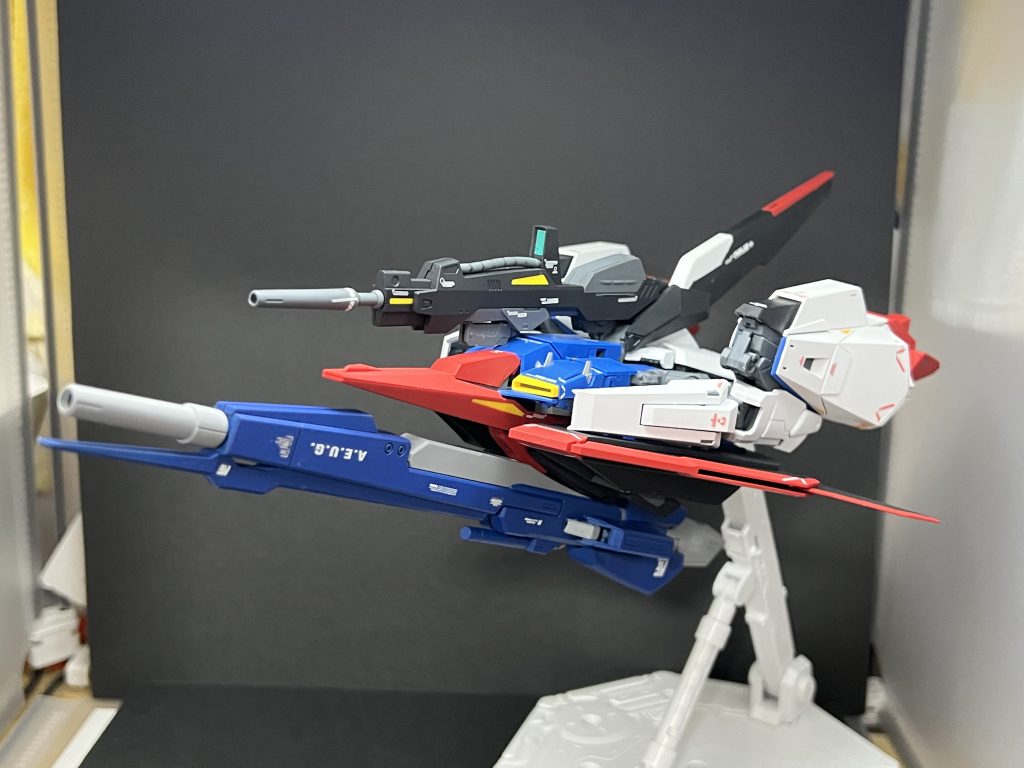 ハイパーメガランチャーを取り付けた形態。