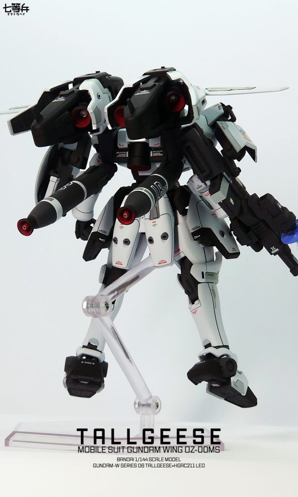 スーパーバーニアはビルダーズパーツを使って接続箇所を変更しました。ミサイルのパーツからタンクっぽいものもオマケで付けました。