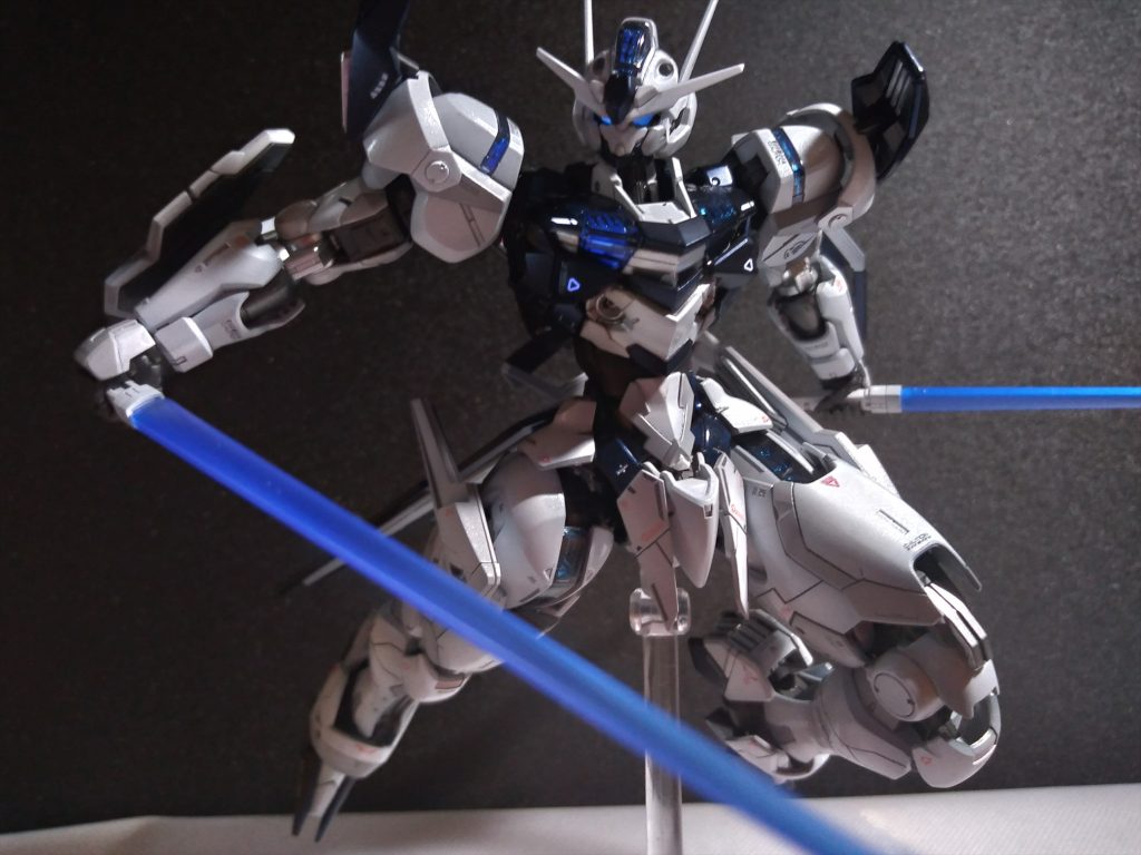 蛍光各所も無事光る。青サーベルも蛍光塗ってみました。