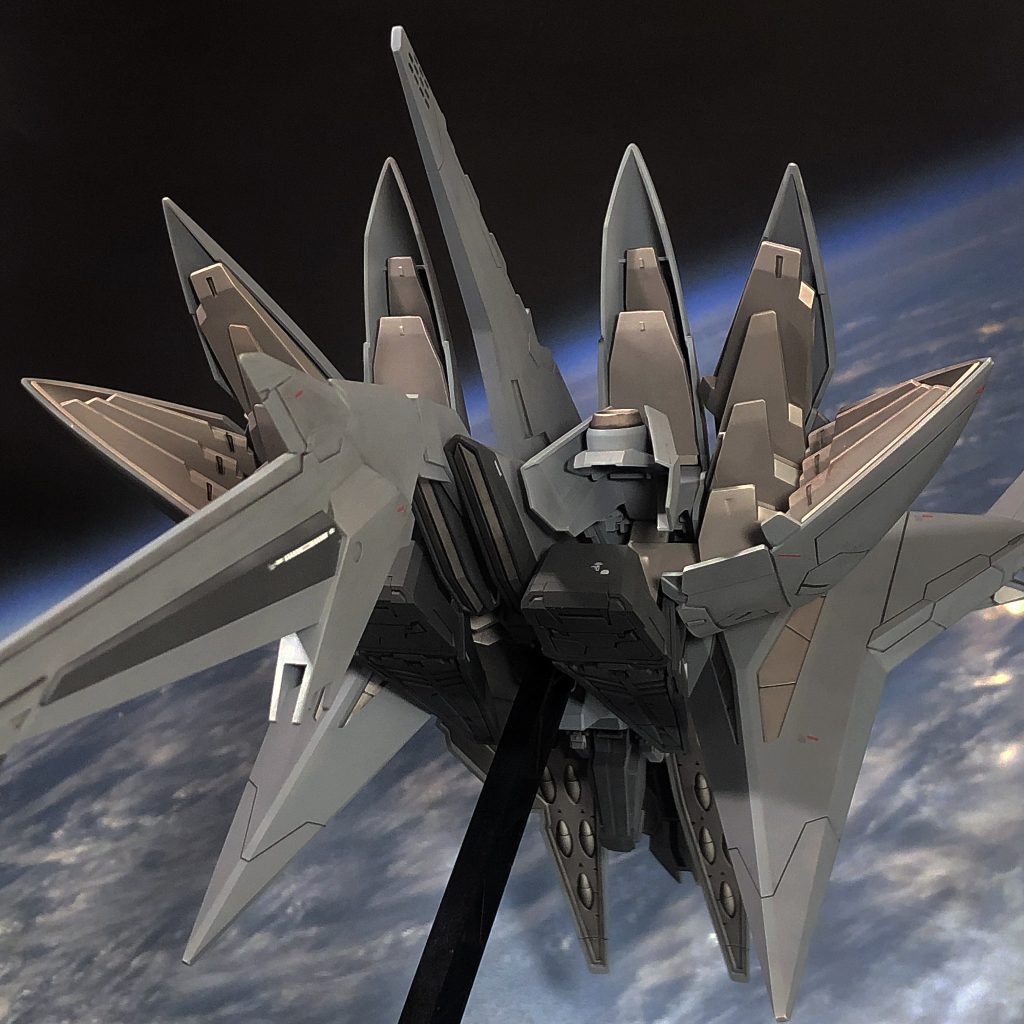 エンデバーが最終飛行した2011年から10年以上経過した今日、最新の機体がどうなっているのかをSPACE Xで見られます。これを見ると、白い外装がエンデバーの頃とだいぶ違いますね。この冷たい質感の外装、むき出しの金属の硬質さは参考になりそうだな、と。