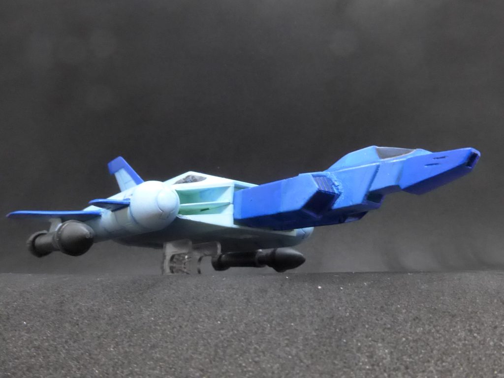 セイラはアムロが足止めに成功した1隻を撃沈し、帰還した。アムロ:もう1隻、惜しかったですね。セイラ:あの1隻を鎮めるのが精いっぱい、しかもアムロが足止めしてくれたおかげ、情けないわね。アムロ:そんなに自分を責めなくても・・・。今回は作戦の手違いもあったんだし、しょうがないですよ。