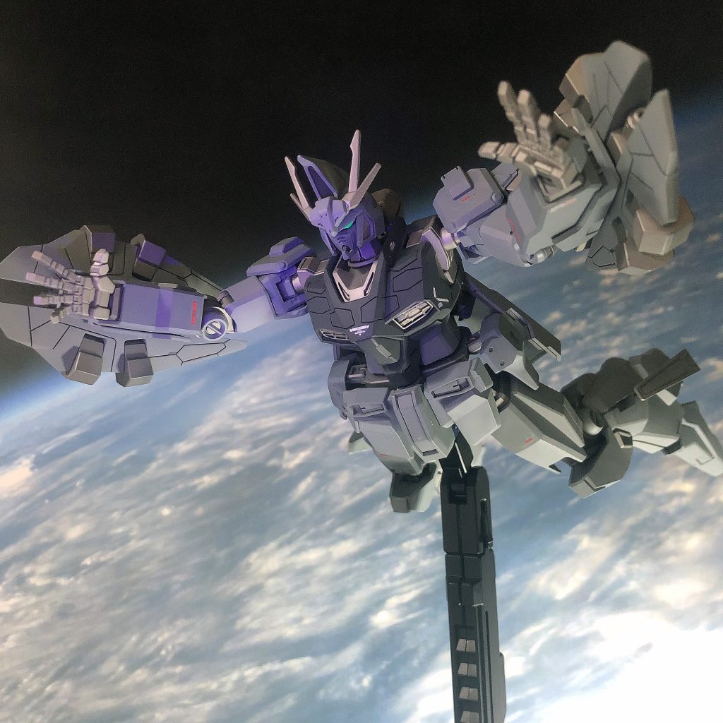 最後にF-35B Lightning IIの垂直離着陸と空中静止の動画をご紹介。この動画を爆音で見て、ペーネロペーを想うのであります。いやぁ、ロマンですなぁ。