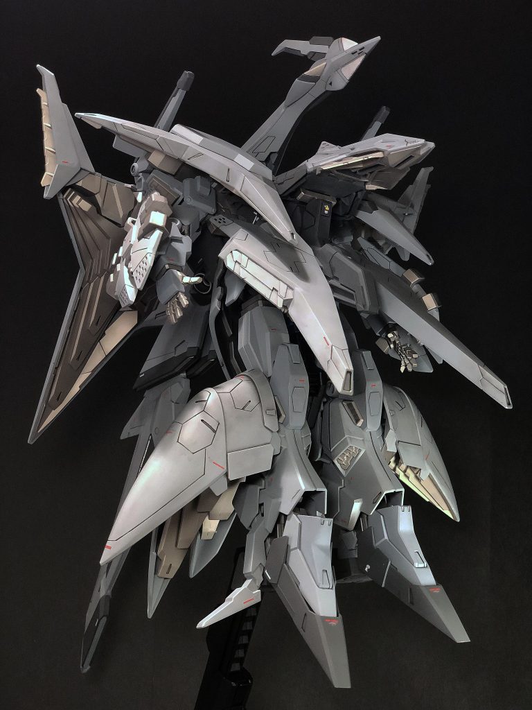 ぼちぼち作品の説明を始めるのですが、改造も何もしてません。しかし、塗装はめちゃくちゃ試行錯誤しました。そうです、グレー沼にハマったのです。その結果、Mr.カラーのグレーっぽい色(注PDF、3〜4ページが該当)を全色買いました。