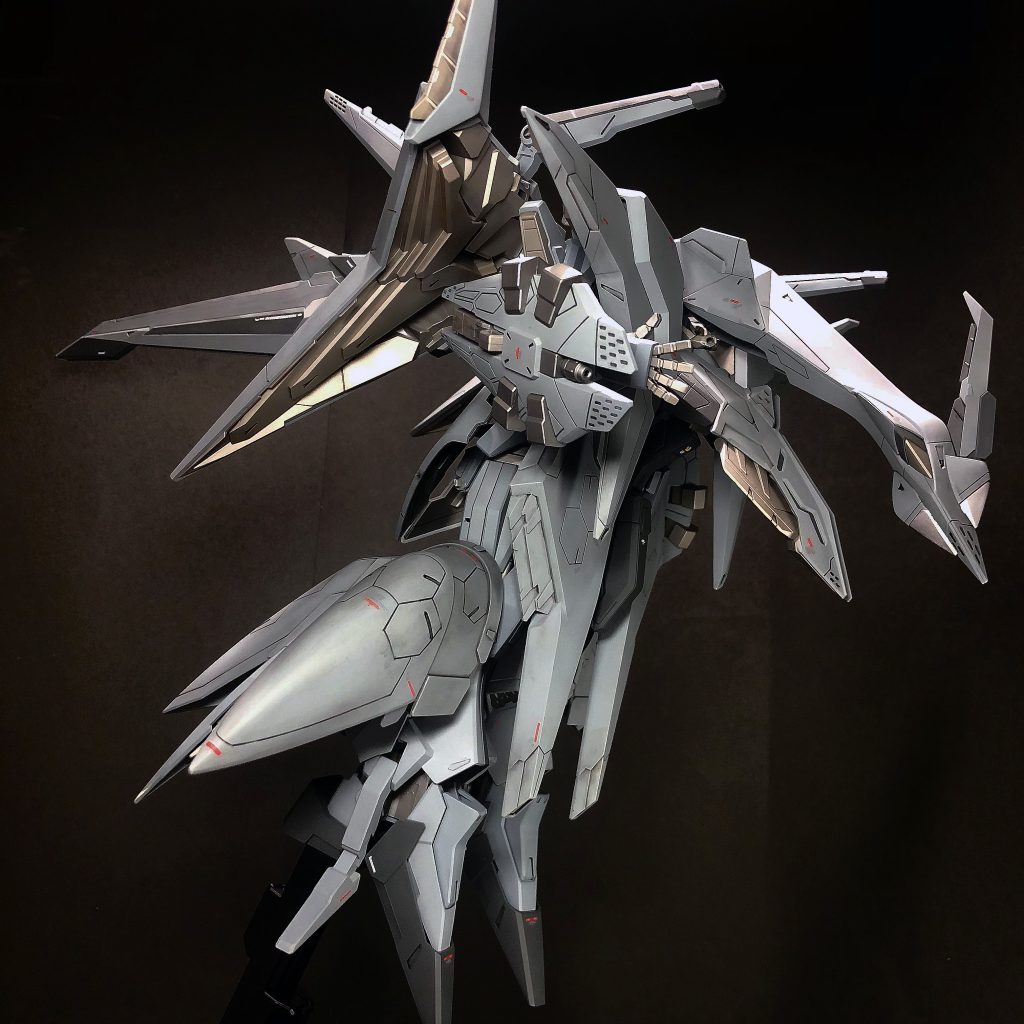 みなさん、知ってました? グレーって七色なんです。光の当たり方、部屋の色温度、等などちょっとした条件で色味がどんどん変わるのです。もちろん蓋の色味は参考にならないので、全色色見本を作り、グロスとマットを見比べて組み合わせを考慮しました。