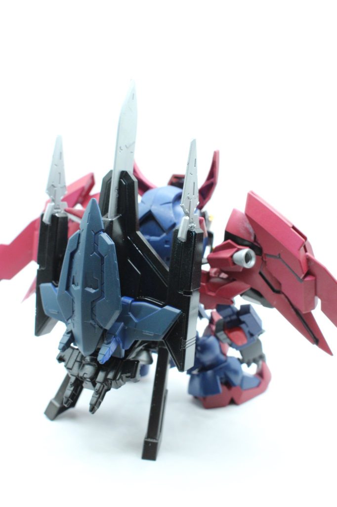 背中はBB戦士オリジナルギミックのブースターを使い、あくまで「エクシア」であることをアピール。原典のマスクコマンダーのハンブラビっぽくイメージしてみました。