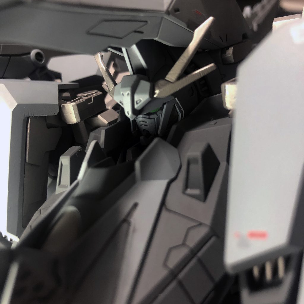 しかし、荒ぶる色の神々が共鳴し合うと、とんでもないことが起きるのですよ。ええ。狙うのはそこでしょう。数千通りの組み合わせからたった一つを選ぶため、妥協せずに精神を研ぎ澄まして行くのです。お金はかかるけど...。