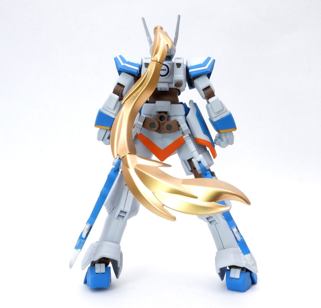 髪はディナイアルのものを流用。艶消しゴールドが映えます。