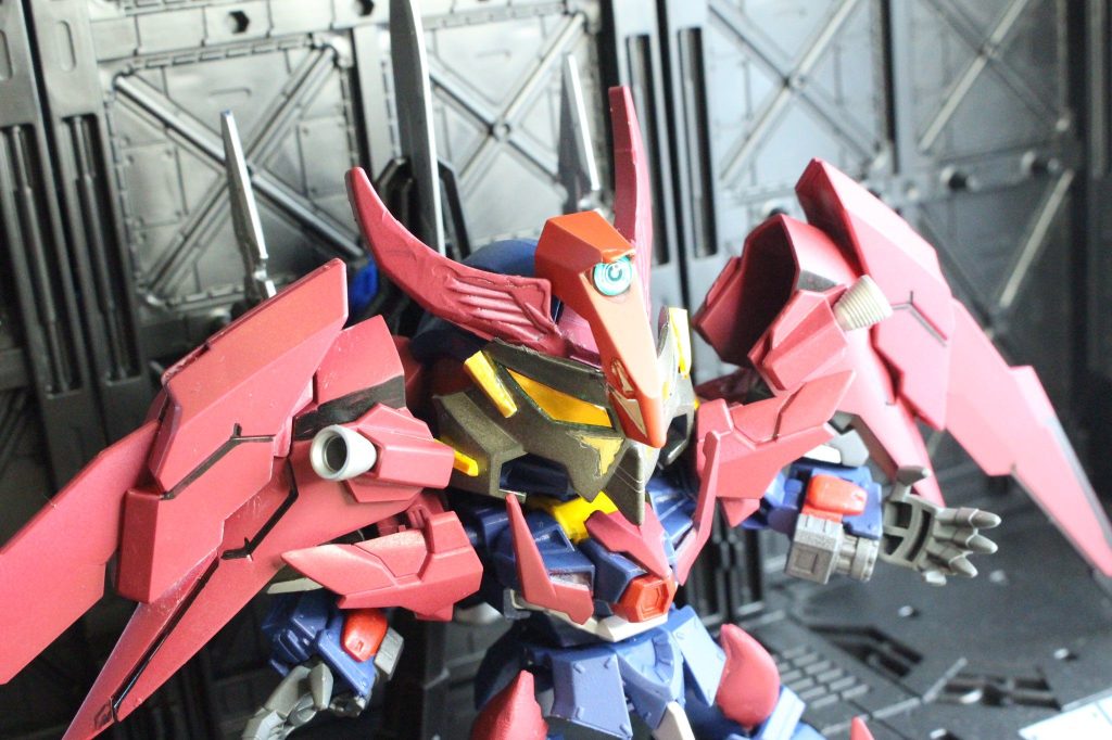 原典のマスクコマンダーをビルドファイターズのメイジンの機体に、、、と考えた際、このダークマターを使うしかない！となりました。マスクは旧元祖SDガンダムのものを使用（何気にレアなんです）BB戦士のエクシアにシンデレラフィットするサイズ感で、自分でも驚きました。