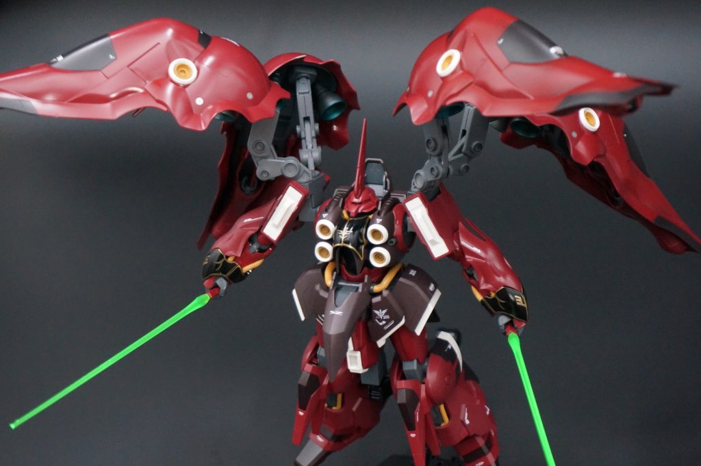 塗装のせいで関節部がきつすぎて中々ポージングが決まりません（涙）