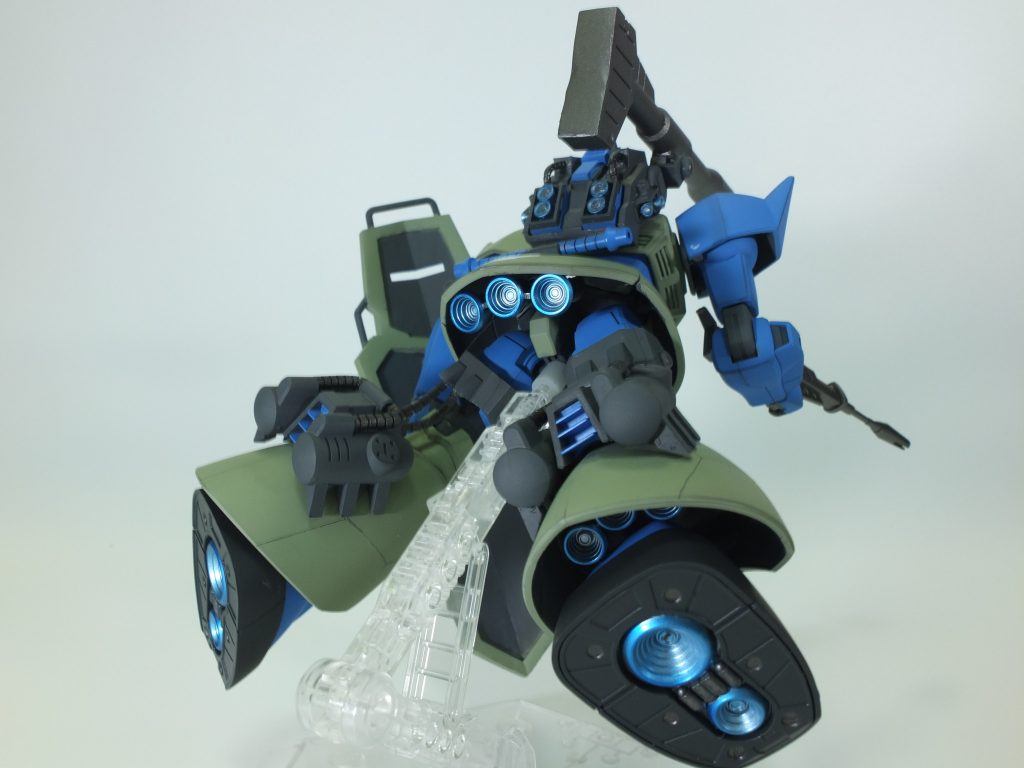 型式的にはジャコビアスと同型機になります。ジム・ガードカスタムの向こうを張る、大きな盾が特徴です。盾は３Dプリンタの一発出しです