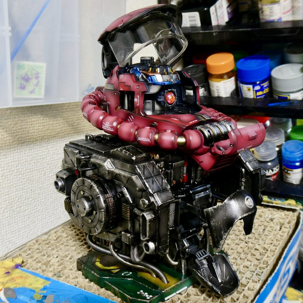 コクピットも開くのでよりメカ感が出ていればと思います。