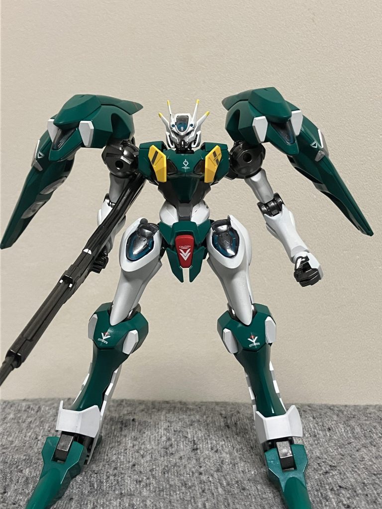 前回のルブリスソーンGN-003に次いでファラクトもデュナメスカラーで塗装 スナイパーライフル持ってるしこいつはデュナメスカラーでいいやろ ソーンよりは早く決まったもののなかなか手に入らずつい最近見つけました買ってから塗装するまでが今までで一番早かったキットだと思います