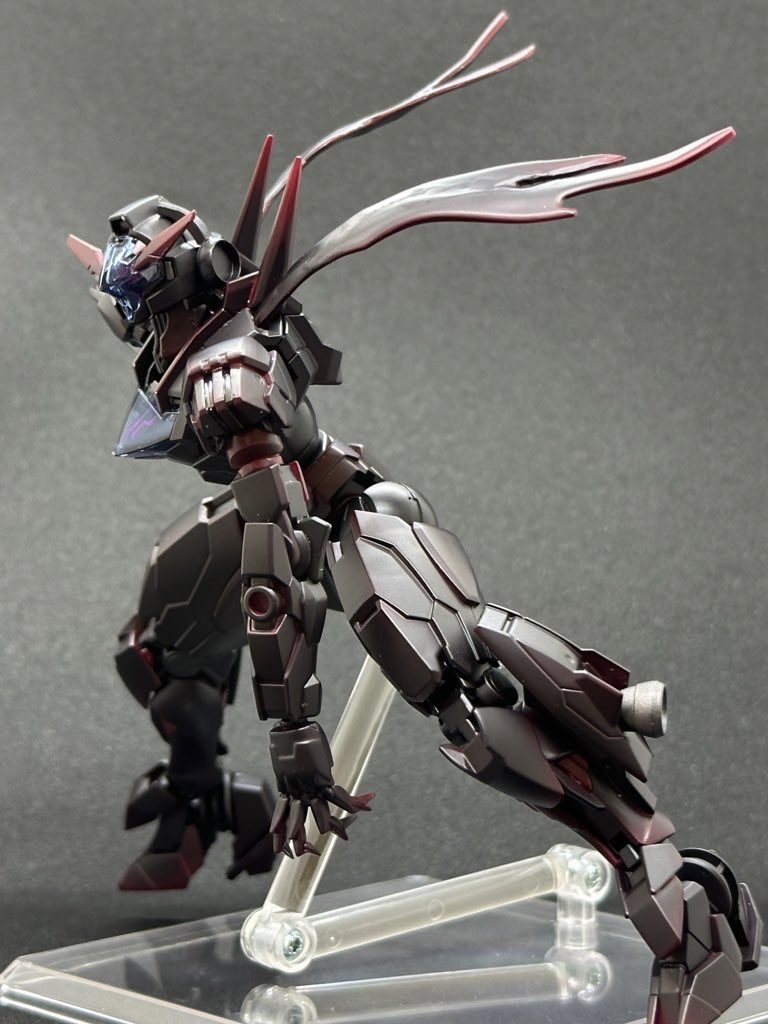 横から〜カラーリングはディープローズレッドの上にクリアブラック、ディープクリアレッドを重ね吹いてソレっぽく