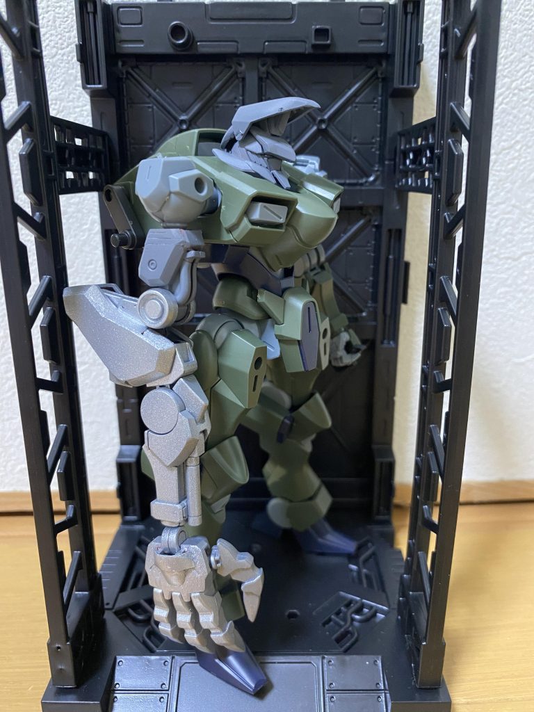 頭部と右腕を作成しました！