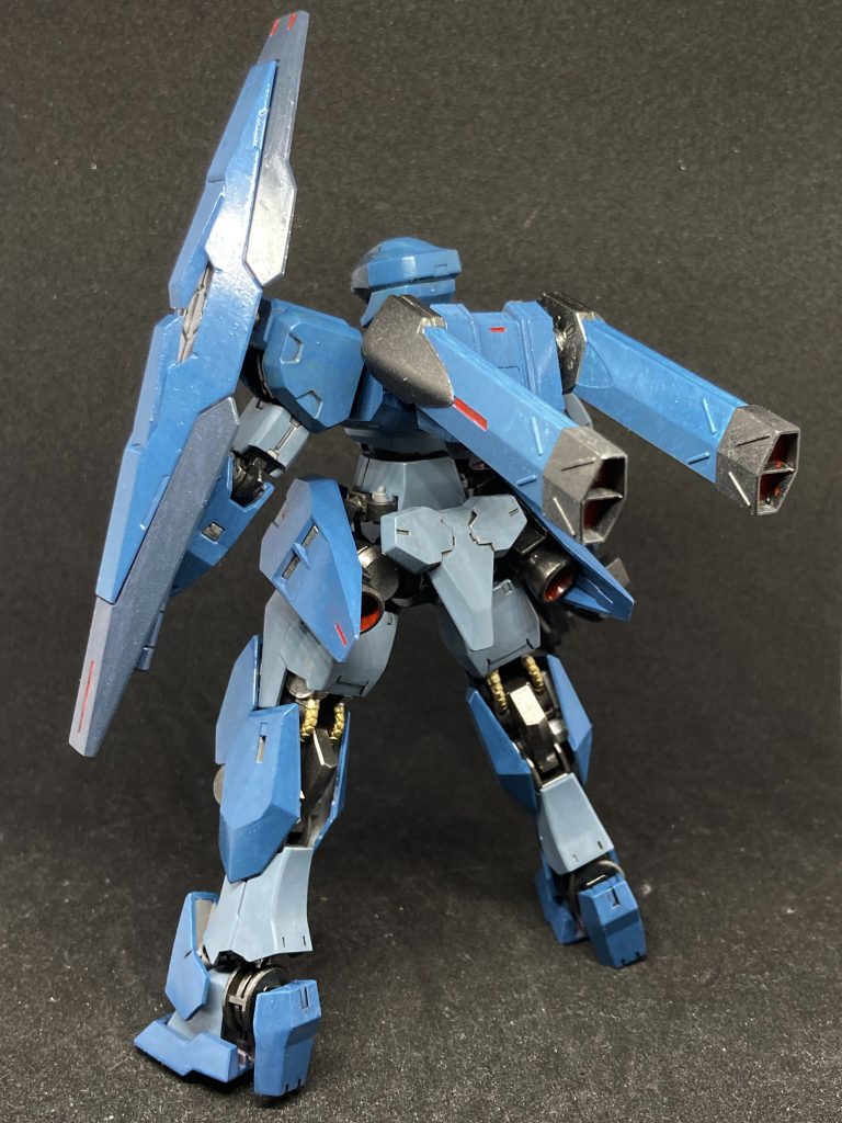 このバックパックはブースターの他に様々な装備に変更可能。