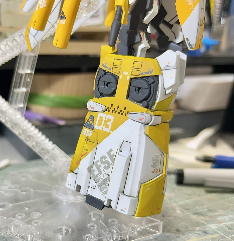 とにかくガレキ部分の塗装の剥がれがひどく、マスキング地獄でした。何度も剥がれるので完成までモチベを保つのが1番の問題でした。