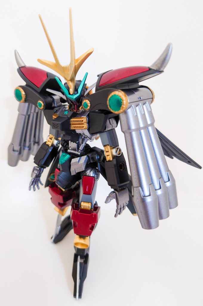 正面「王」をイメージした黒と赤の配色で仕上げてみました。