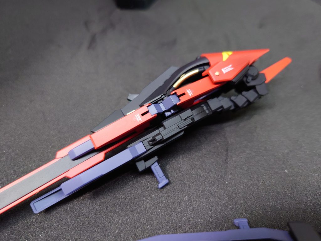 ビームライフルとコンポジットシールドブースターを連結させました。この重みで撮影中腕が破損してしまいました。