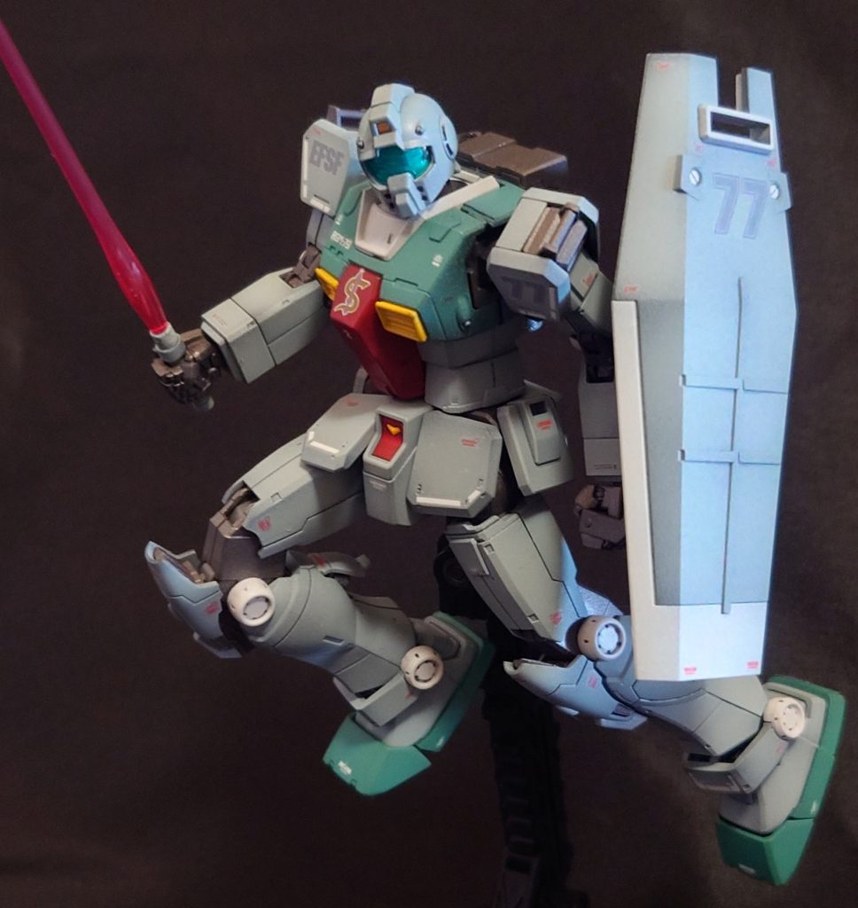 肩の部分の合わせ目消しがめんどうだったので、スジボリでパネルラインにして誤魔化してますw