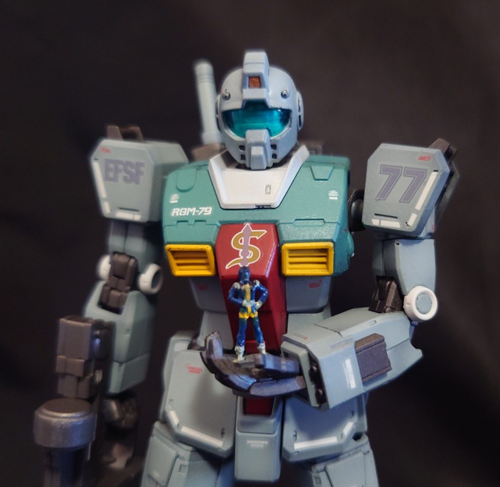 余っていたパイロットフィギュアでスレッガーも作ってみましたが、ちょっと色が濃くなってしまった;