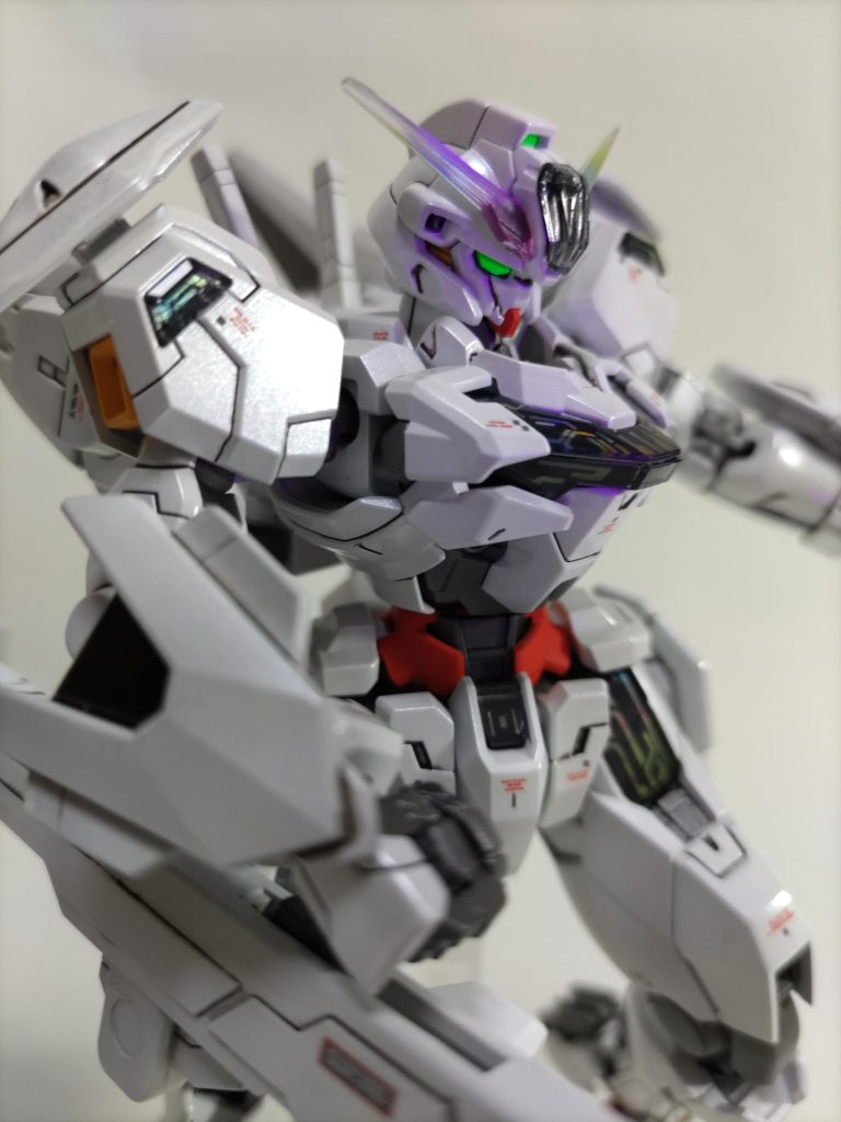 外装→ガイアのＥＸホワイト、クレオスのホワイトパールフレーム→ガイアのスターブライトアイアンツインアイ等→クレオスの蛍光グリーン水星系はキャリバーンで終了かな。