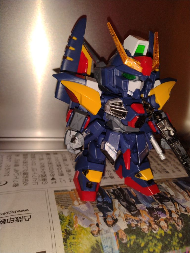 頭の角はゴールドグリッターと呼ばれるマニュキアを塗りました。