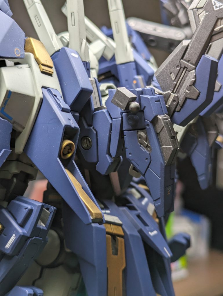 GNソードは4本装備出来るようにジャンクパーツでそれとなく