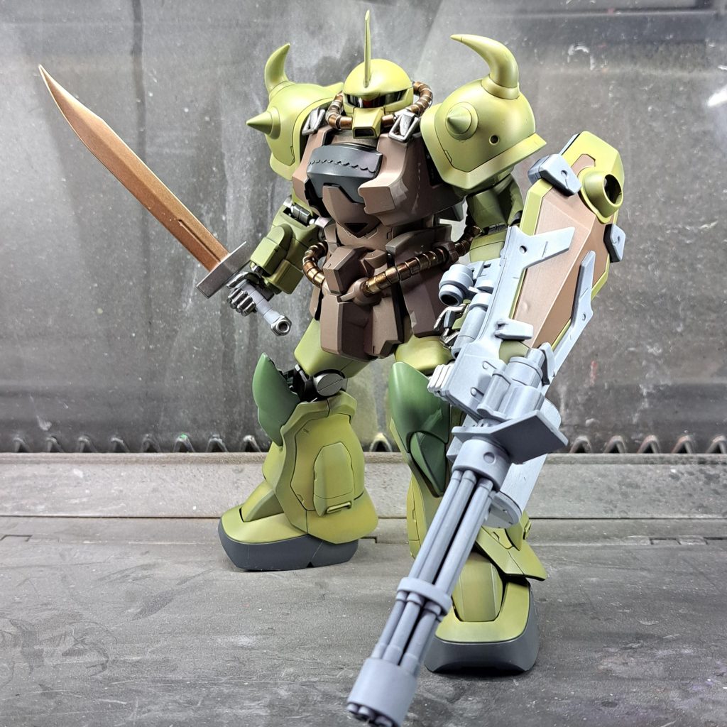 ウェザリング前の状態です。色味がグフなのにザクみたぃになってしまったのでウェザリングでなんとか誤魔化しました(´-﹏-`；)