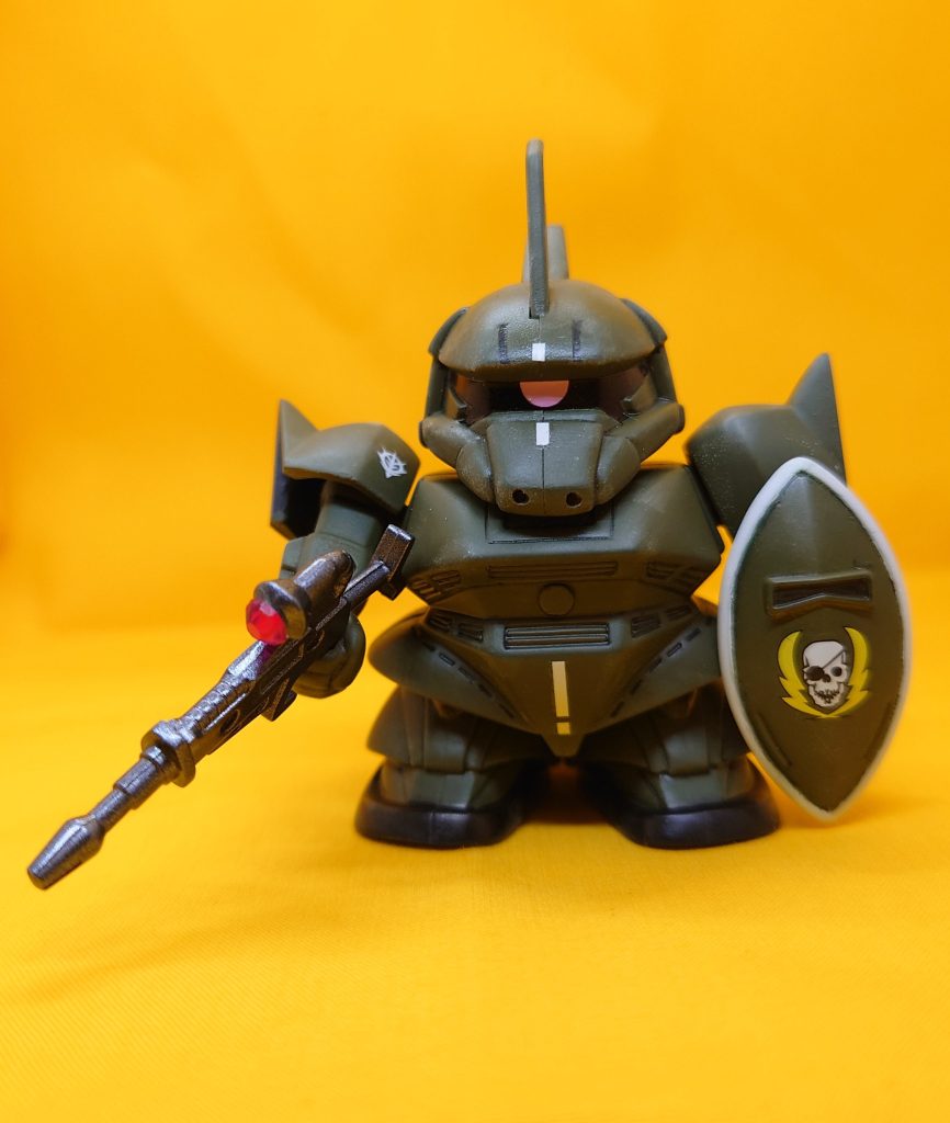 先日、ガンダムデカール 機動戦士ガンダム サイドストーリーズ 汎用②(荒野の迅雷ことヴィッシュ・ドナヒューの髑髏マーク)が発売されており、作ってみようと思いました。今回はシールドに。