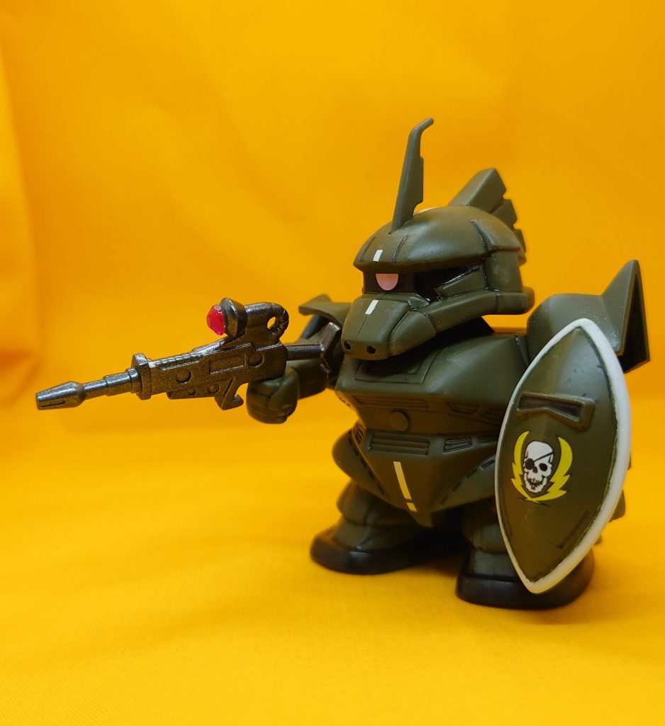 白いラインは余ったデカールの中から使えそうなのを切って貼っています。